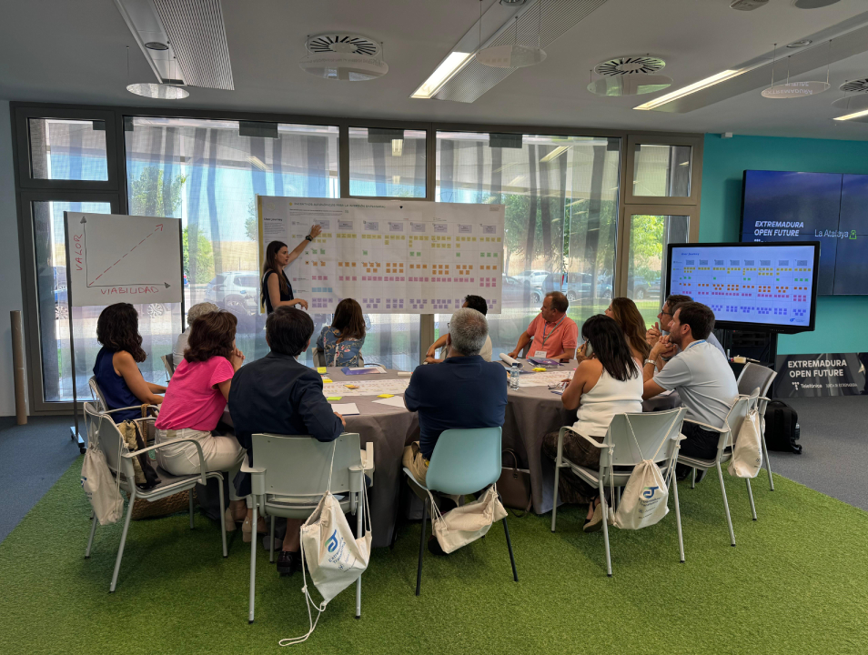 ÁgoraEX arranca con éxito en La Atalaya de Extremadura Open Future El evento ÁgoraEX celerbado en La Atalaya