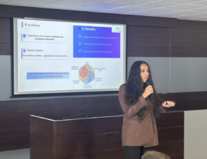 Beatriz Briegas, de Biogenómika, da una charla